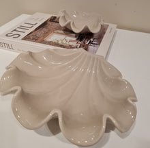 Load image into Gallery viewer, Shell Dish L24 cm Beige
