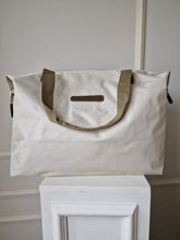 Load image into Gallery viewer, Väska BOZZINI beige m handtag
