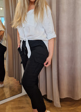 Load image into Gallery viewer, Cargo pants MADDE Black
